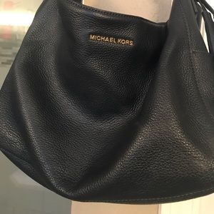 💯 Authentic Michael Kors Ashbury Bag